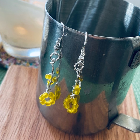 Hand made beaded earrings. - Picture 1 of 1